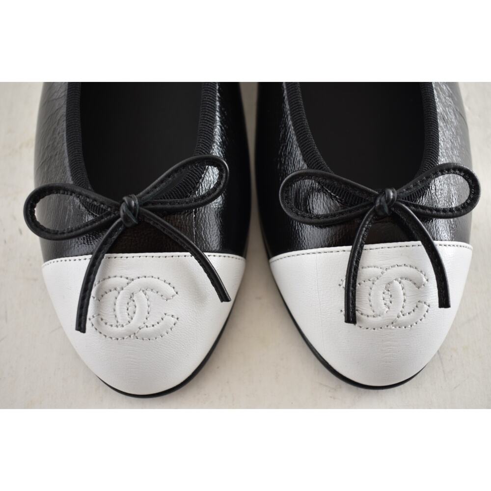 Chanel 26S Black White Crumpled Shiny Lambskin CC Bow Ballet Ballerina Flat 38.5 - Picture 10 of 16